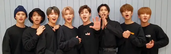 STRAY KIDS